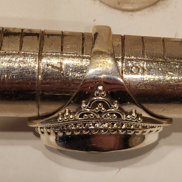 Sterling Silver Intricate Artistry Oval set Green Ring- Size 6. - Picture 3 of 9